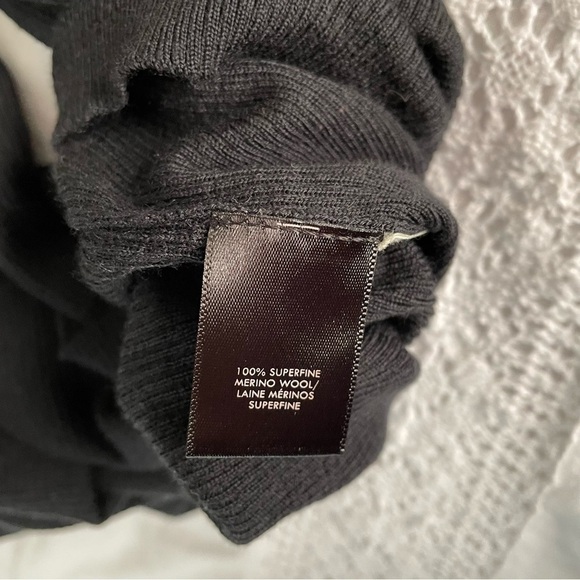 Ann Taylor LARGE 100% Merino wool ribbed ruffle cuff Black sweater - Picture 6 of 6